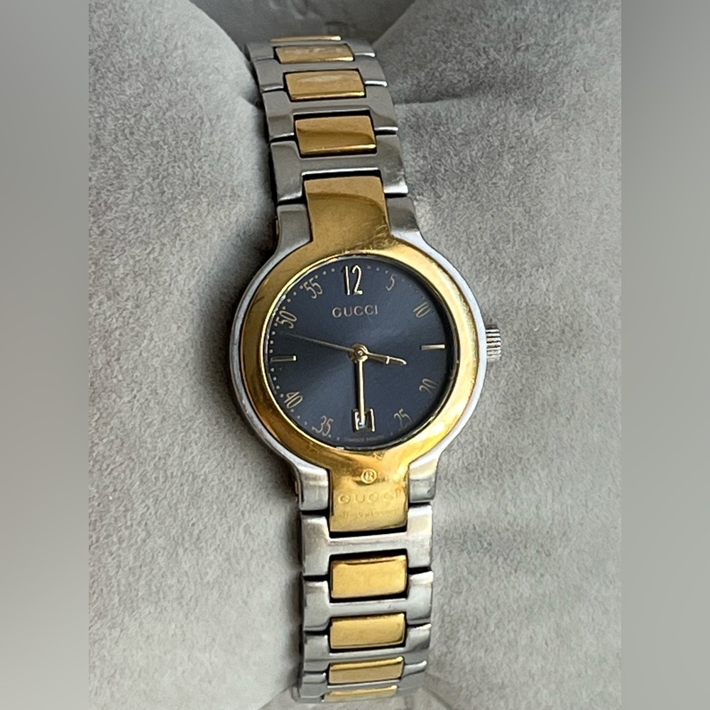 GUCCI 8900L Black Dial Stainless Steel gold plated ladies Watch